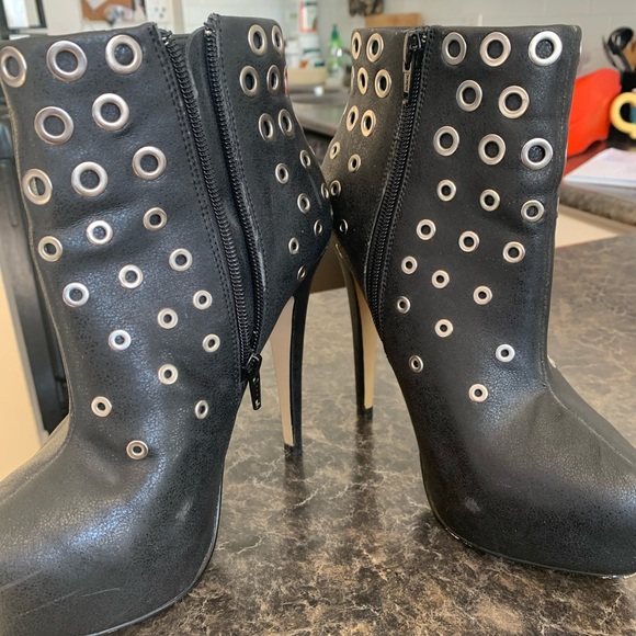 Aldo platform ankle booties with studs - Picture 3 of 4